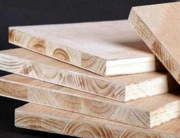 Chine Panneau de bloc en bois de pin de première classe d&#039;intérieur, panneau pré de finition de bloc 18mm usine
