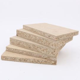 Feuilles stratifiées par bois dur de panneau de particules de première classe pour le carton gris cru de meubles